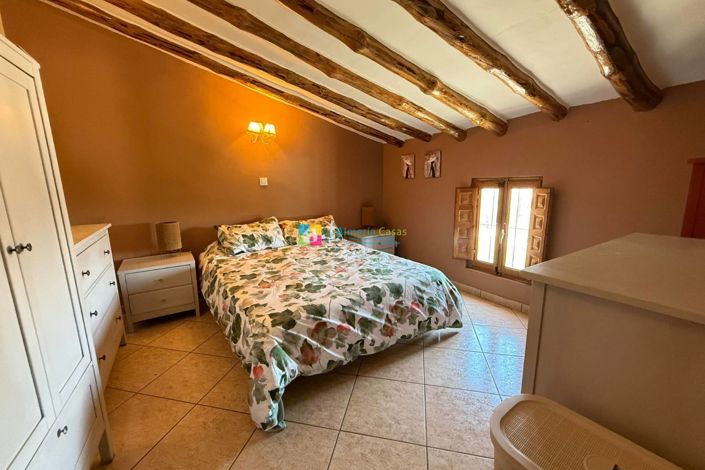 Image No.38-5 Bed Country House for sale