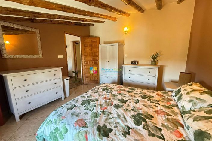 Image No.40-5 Bed Country House for sale