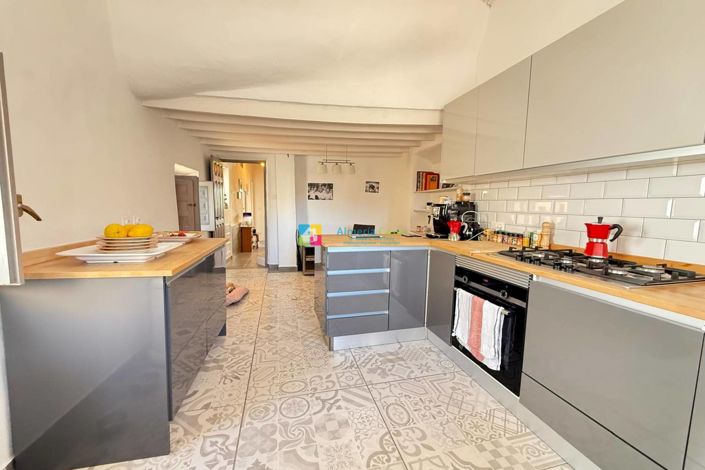 Image No.16-5 Bed Townhouse for sale