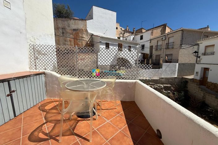 Image No.19-5 Bed Townhouse for sale