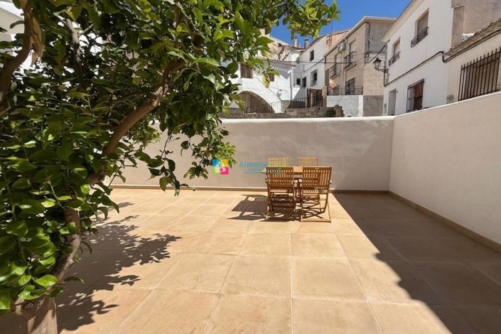 Image No.2-5 Bed Townhouse for sale