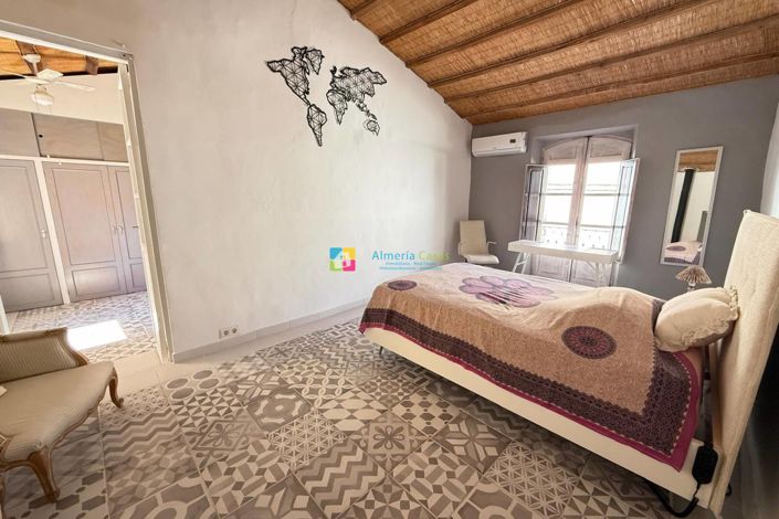 Image No.24-5 Bed Townhouse for sale