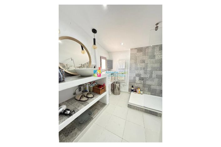 Image No.28-5 Bed Townhouse for sale