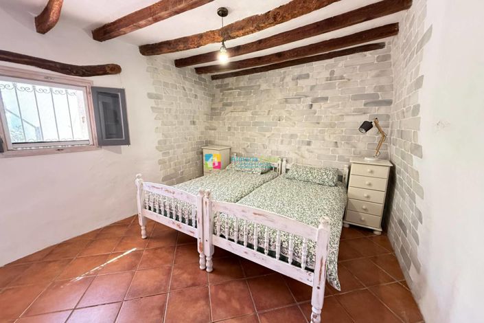Image No.38-5 Bed Townhouse for sale