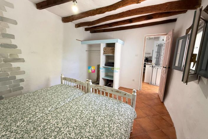 Image No.40-5 Bed Townhouse for sale