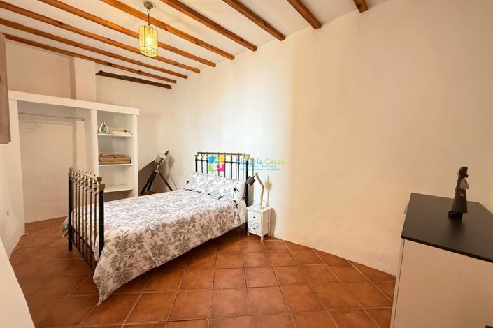 Image No.41-5 Bed Townhouse for sale