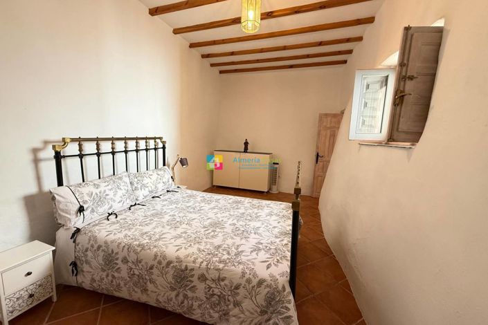 Image No.42-5 Bed Townhouse for sale