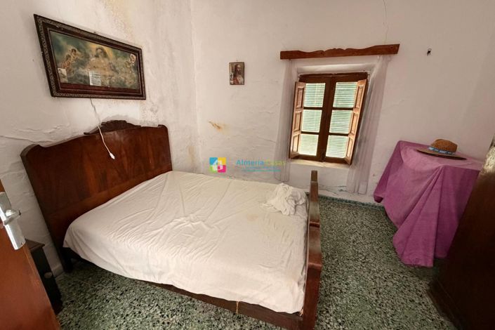 Image No.11-8 Bed Country House for sale
