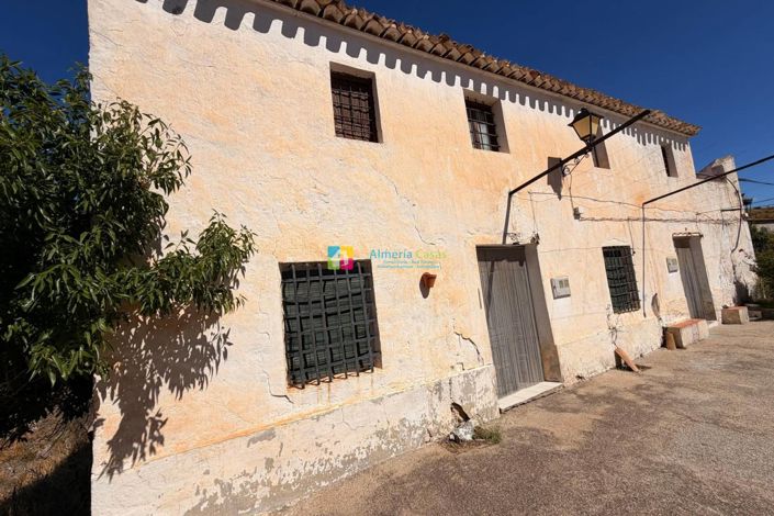 Image No.2-8 Bed Country House for sale