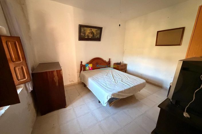 Image No.7-8 Bed Country House for sale