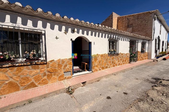 Image No.18-3 Bed Townhouse for sale