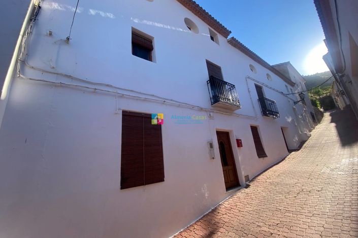 Image No.2-2 Bed Townhouse for sale