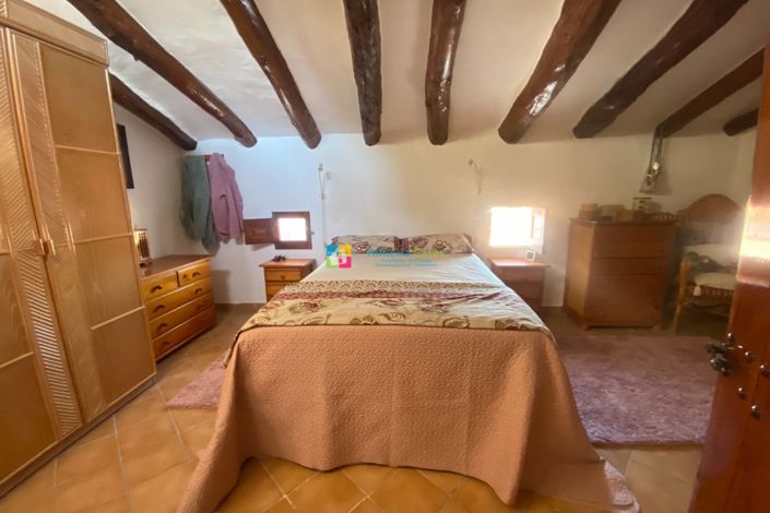 Image No.26-2 Bed Townhouse for sale