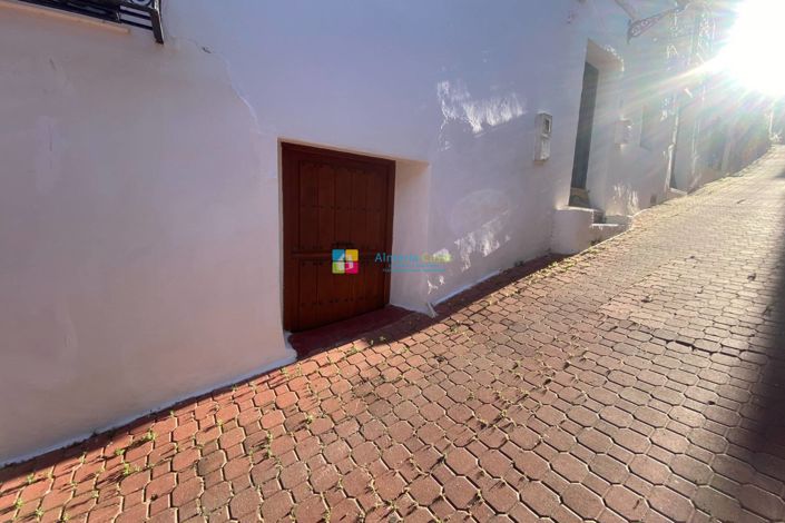 Image No.33-2 Bed Townhouse for sale