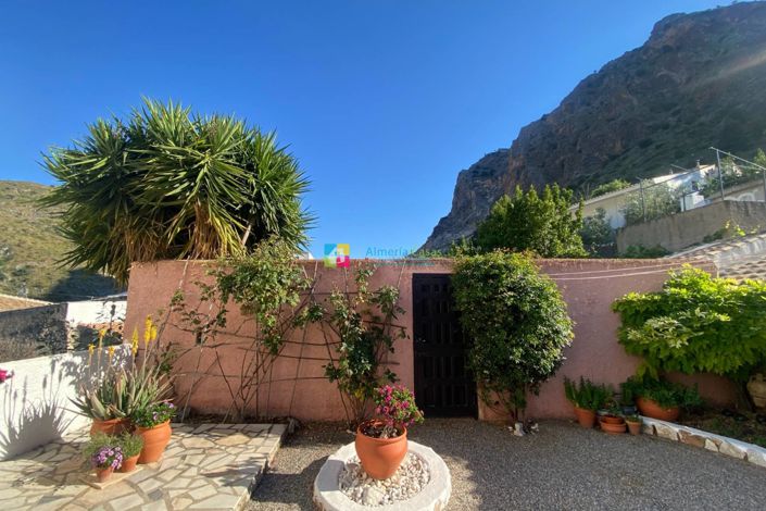 Image No.37-2 Bed Townhouse for sale