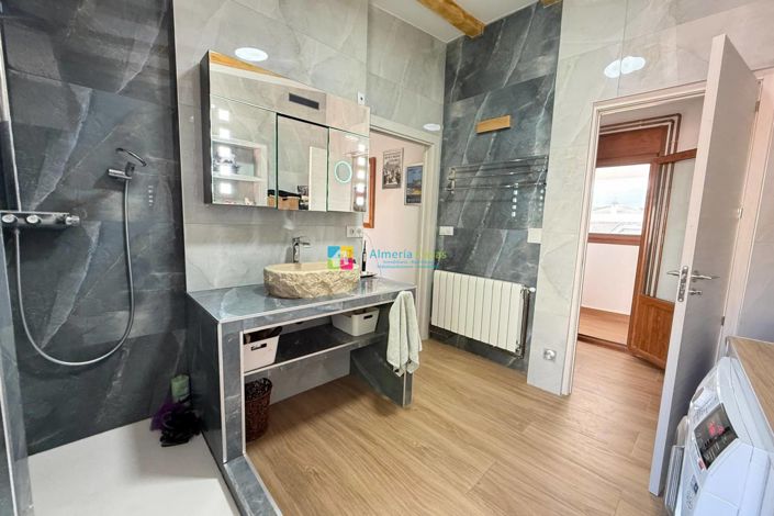 Image No.23-6 Bed Townhouse for sale