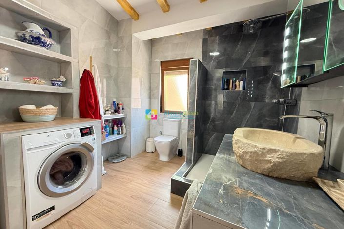 Image No.25-6 Bed Townhouse for sale