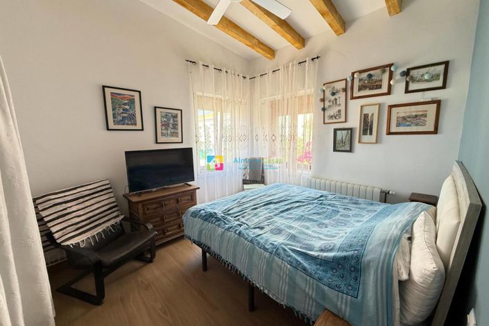 Image No.37-6 Bed Townhouse for sale