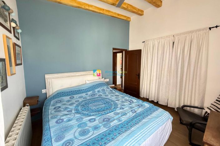 Image No.38-6 Bed Townhouse for sale
