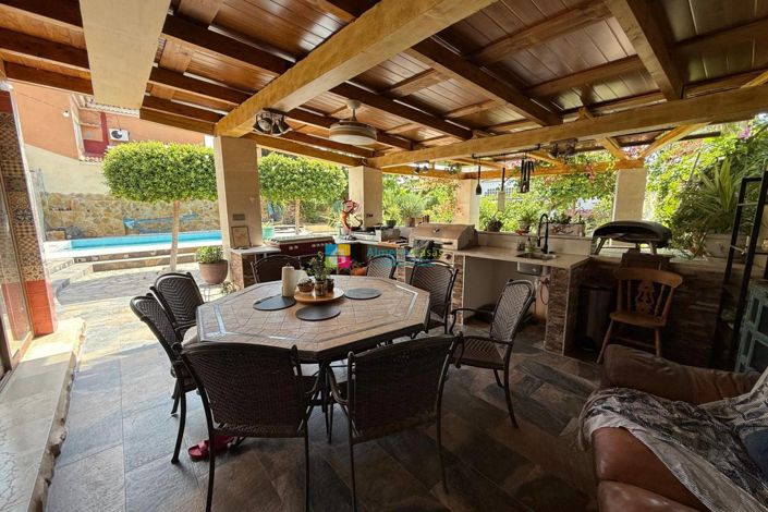 Image No.48-6 Bed Townhouse for sale