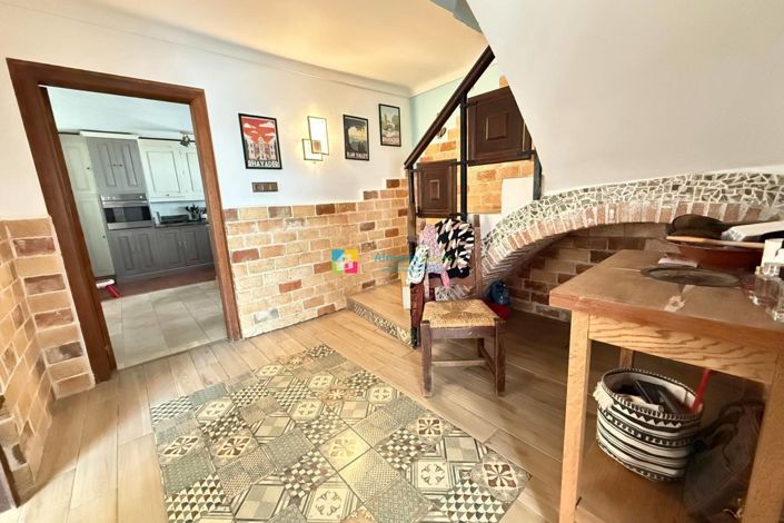 Image No.5-6 Bed Townhouse for sale