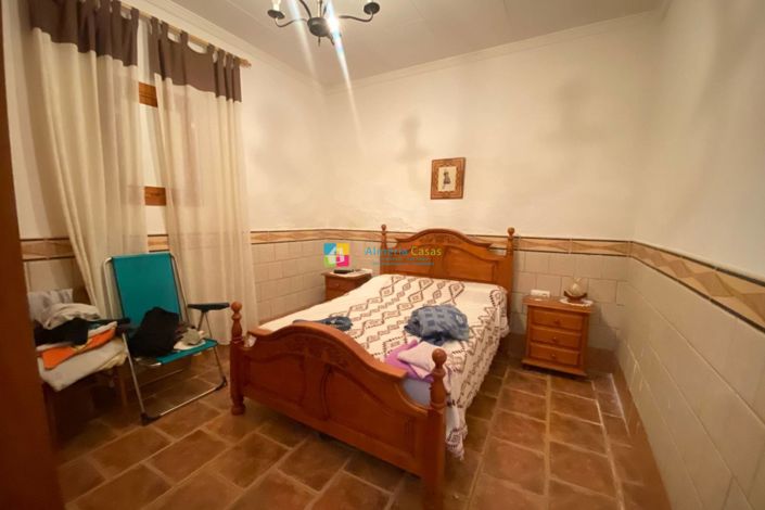 Image No.18-7 Bed Country House for sale