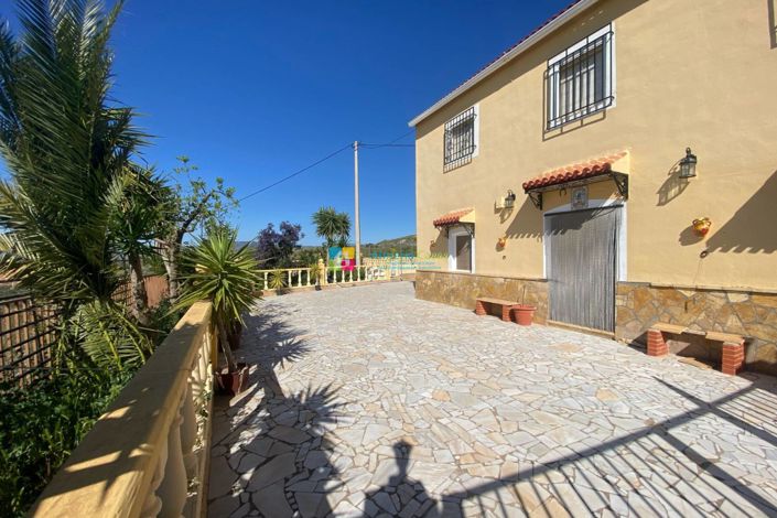 Image No.4-7 Bed Country House for sale