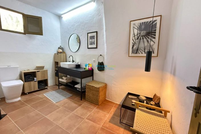 Image No.17-5 Bed Country House for sale