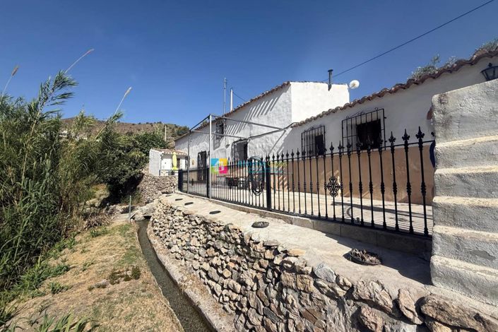 Image No.2-4 Bed Country House for sale