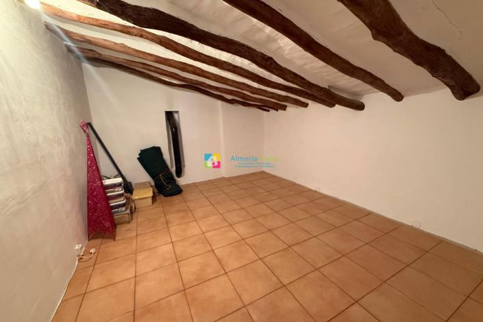 Image No.30-4 Bed Country House for sale