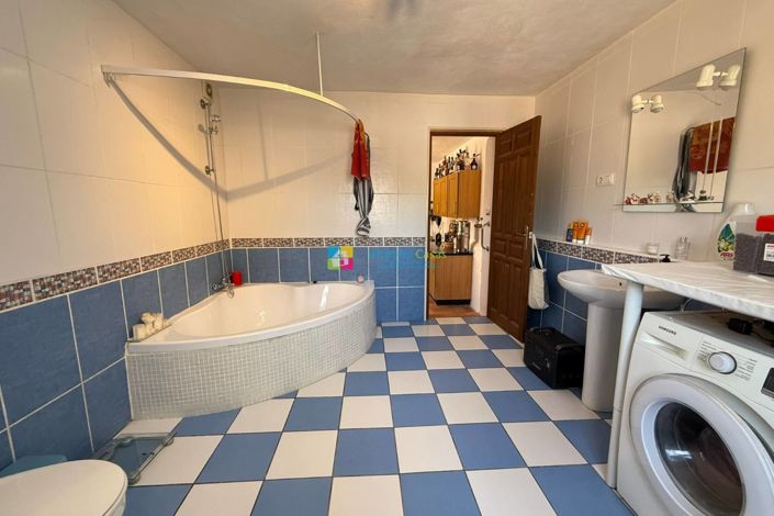 Image No.15-5 Bed Townhouse for sale