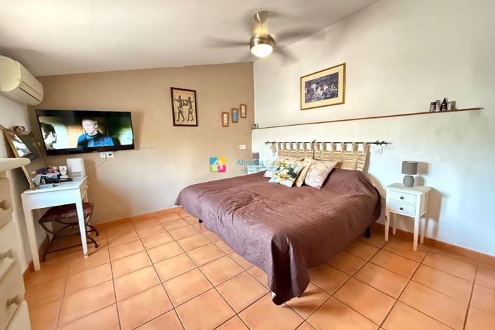 Image No.23-5 Bed Townhouse for sale