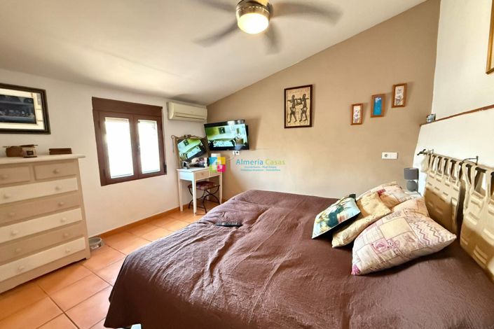Image No.24-5 Bed Townhouse for sale