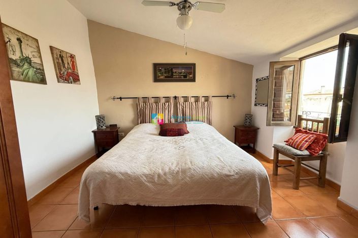 Image No.28-5 Bed Townhouse for sale