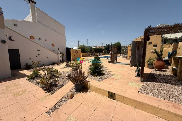 Image No.35-5 Bed Townhouse for sale
