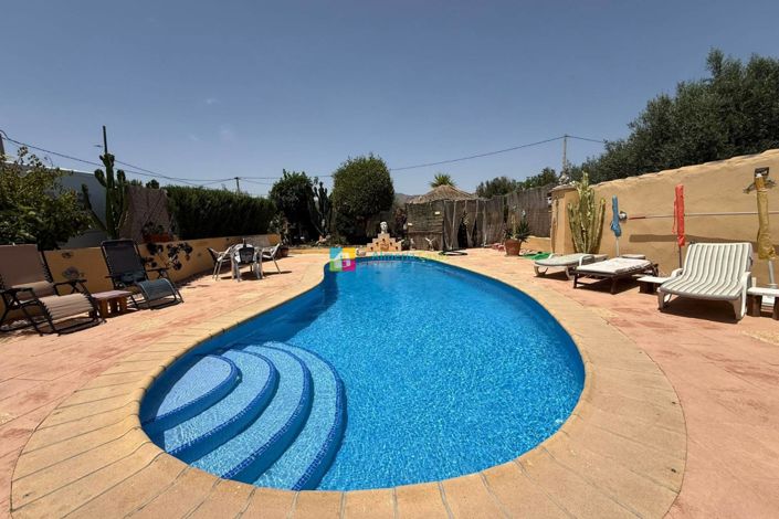 Image No.40-5 Bed Townhouse for sale