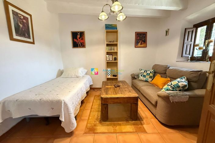 Image No.9-5 Bed Townhouse for sale