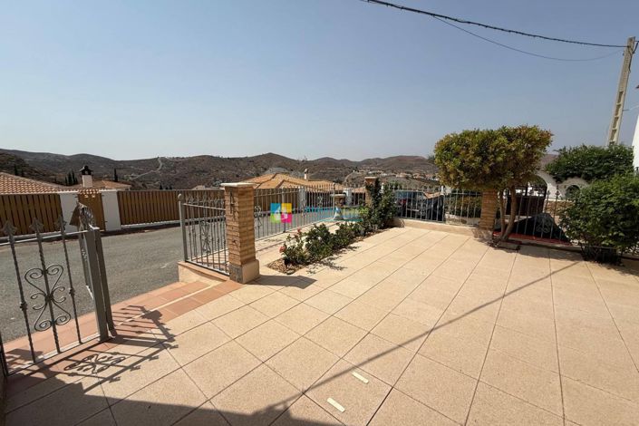 Image No.2-4 Bed Country House for sale