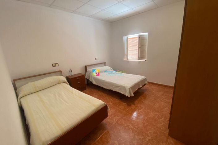 Image No.16-7 Bed Country House for sale