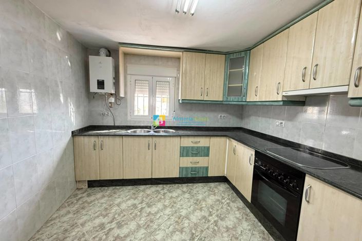 Image No.13-5 Bed Townhouse for sale