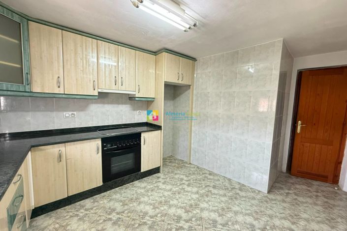 Image No.14-5 Bed Townhouse for sale