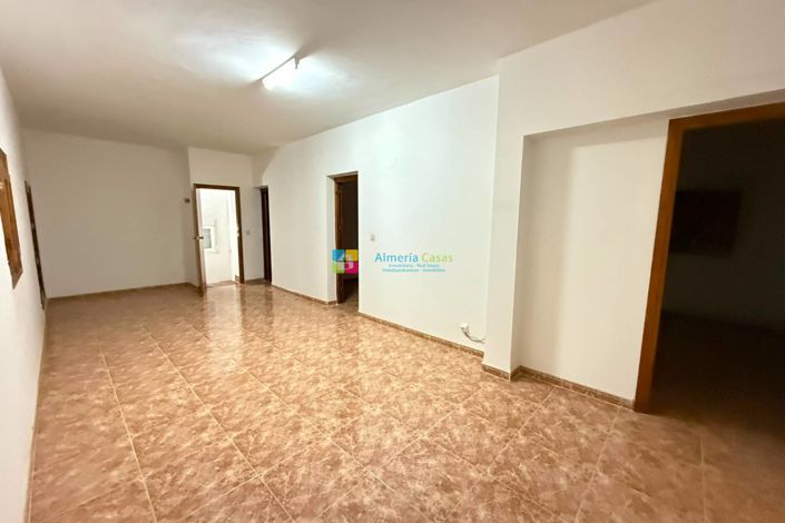 Image No.17-5 Bed Townhouse for sale