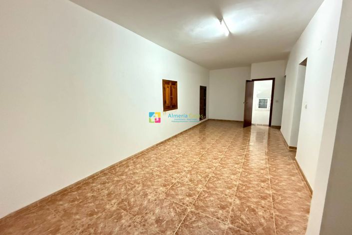 Image No.18-5 Bed Townhouse for sale