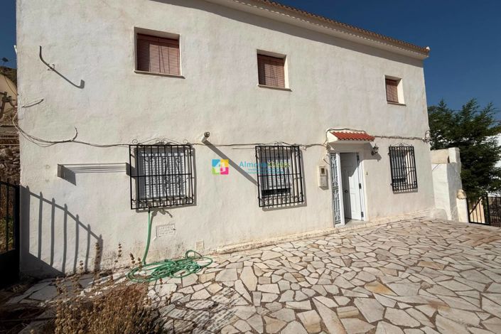 Image No.2-5 Bed Townhouse for sale