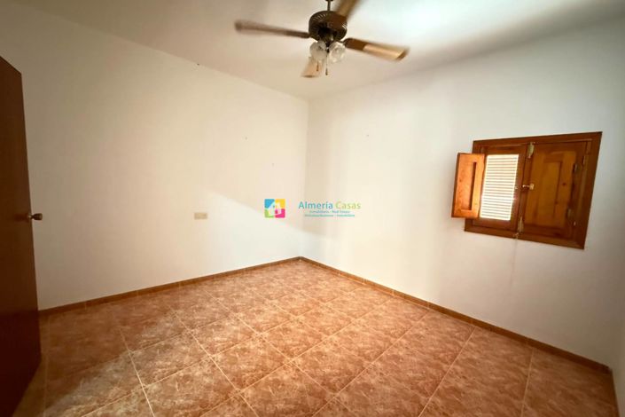 Image No.20-5 Bed Townhouse for sale