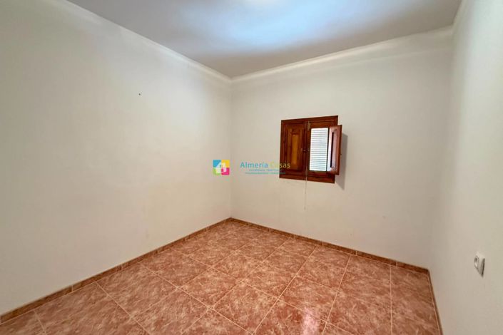 Image No.22-5 Bed Townhouse for sale