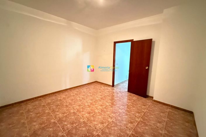 Image No.23-5 Bed Townhouse for sale