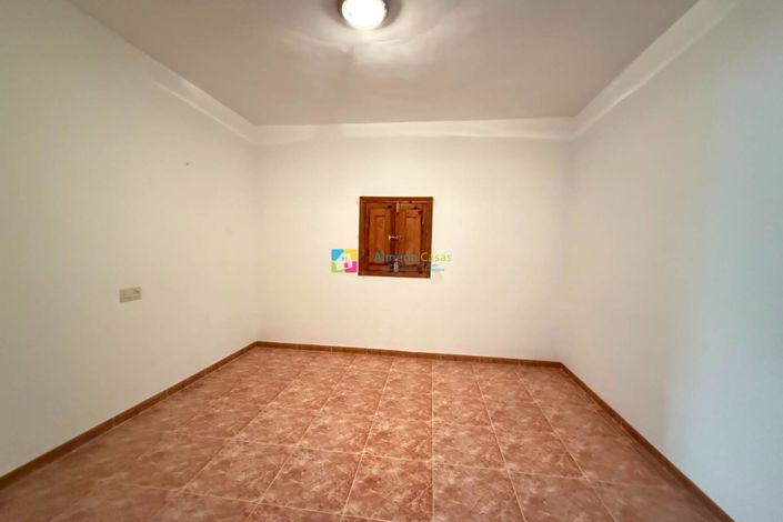 Image No.24-5 Bed Townhouse for sale