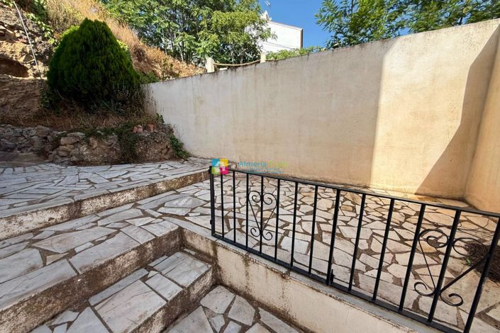 Image No.27-5 Bed Townhouse for sale