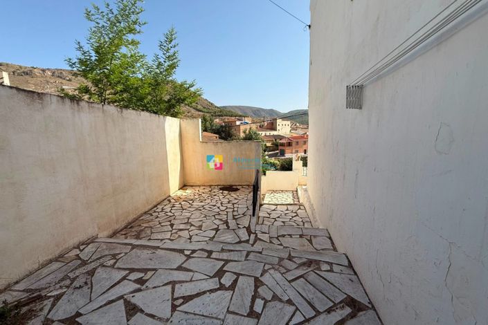 Image No.28-5 Bed Townhouse for sale